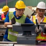 Trabajadores extranjeros que laboran en oficios especializados lamentan la suspensión repentina de un programa ontariano diseñado para acelerar la obtención de residencia permanente.